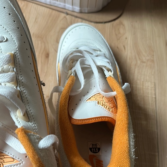 Jordan Sneakers White and Orange Accents - Picture 6 of 8